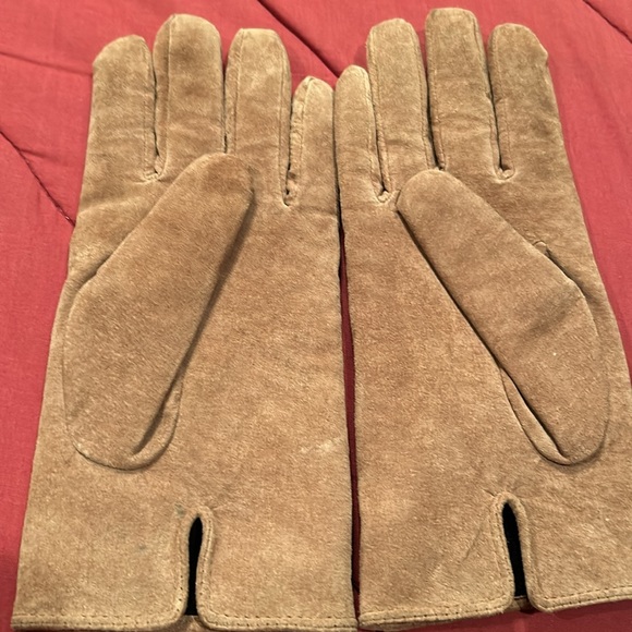 Aria Isotoner sz XL - Women’s Tan Genuine Leather Gloves.  Fits more like Large - Picture 2 of 4